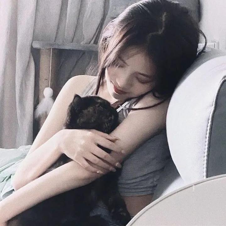 沙滩上的夏娃